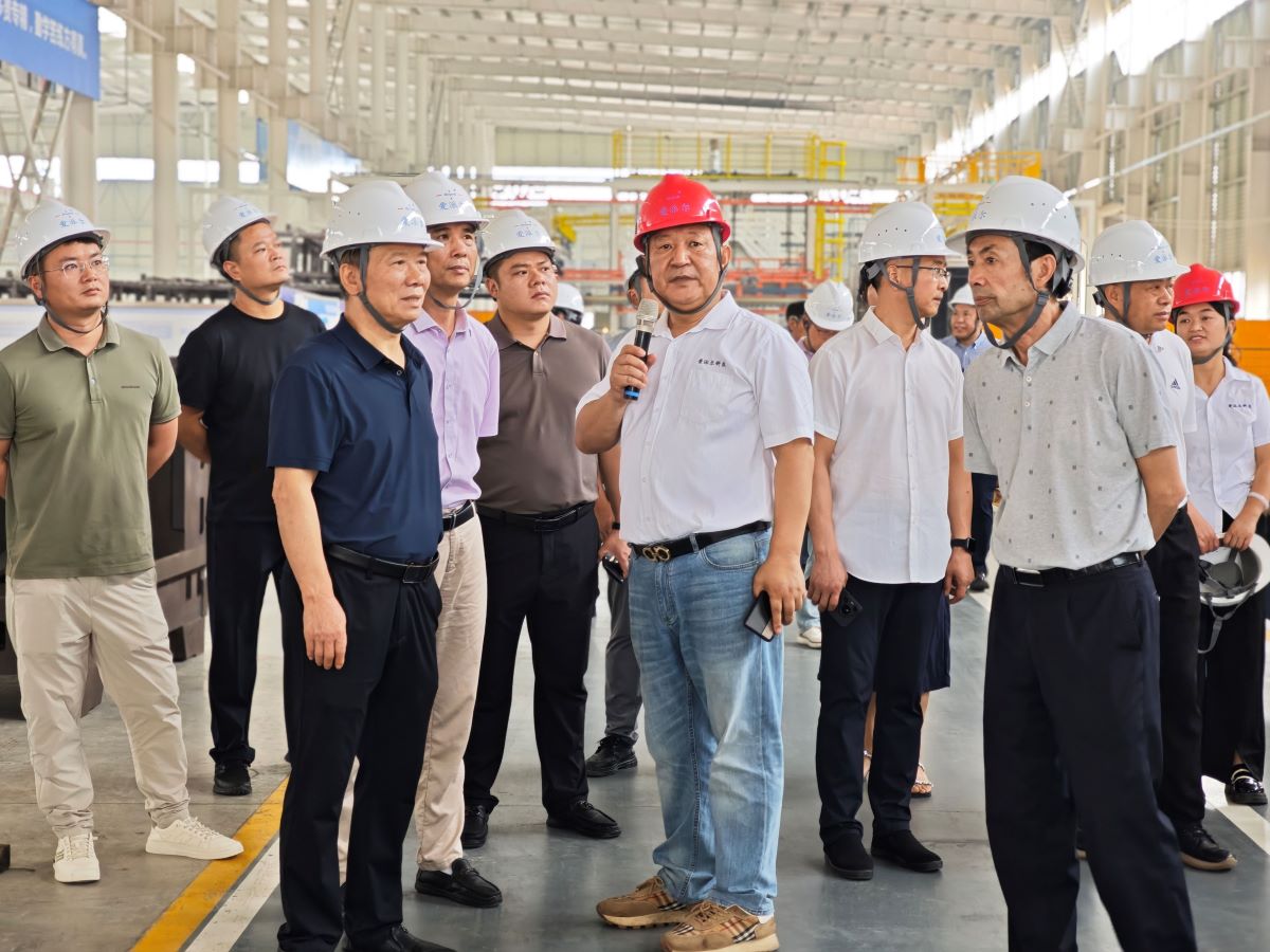 對(duì)標(biāo)先進(jìn)，共謀發(fā)展——新化縣企業(yè)家代表團(tuán)赴婁星產(chǎn)業(yè)開發(fā)區(qū)考察學(xué)習(xí)